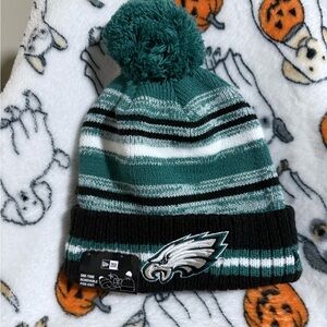 NWT Philadelphia Eagles Green and Black Knit Beanie with Pom Pom